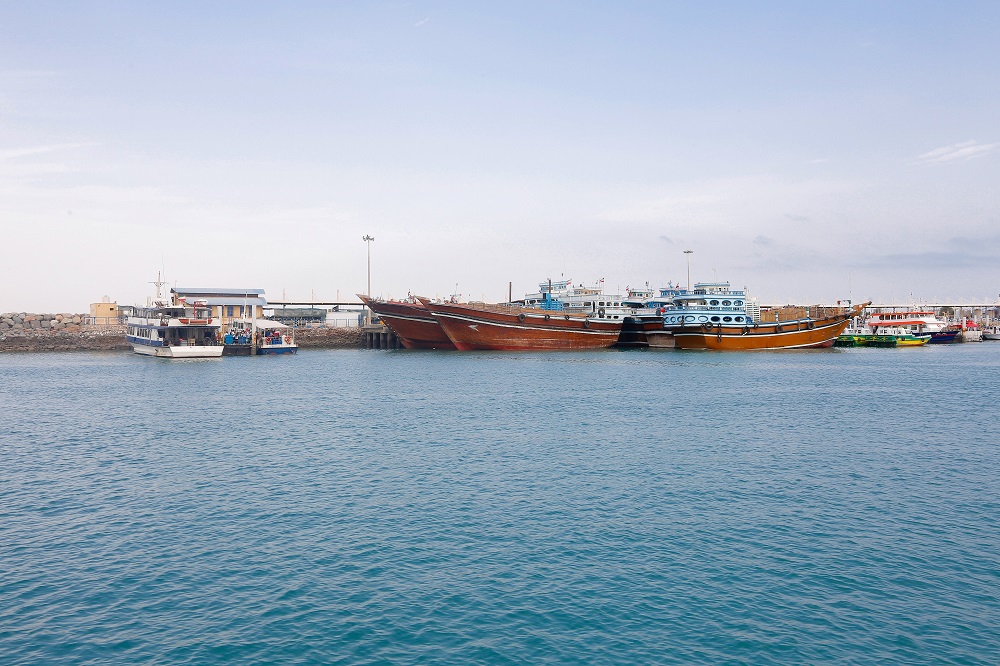 به گزارش خبرانرژی، مدیریت بنادر و دریانوردی شهید باهنر و شرق استان هرمزگان با ایجاد 2 ابزار اطلاع‌رسانی آنلاین و برخط این امکان را برای مسافران و گردشگران نوروزی فراهم کرده است تا در لحظه از وضعیت بنادر و مسیرهای دریایی استان هرمزگان اطلاع پیدا کنند.