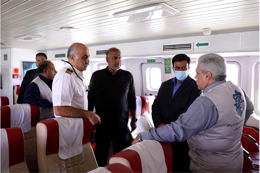 به گزارش خبرانرژی، احمد پویافر در بازدید از بندر شهید حقانی بندرعباس و بندر شهیده فاطمه نیک جزیره هرمز اظهار کرد: ایمنی، اولویت مهم سفرهای دریایی است.