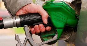 تولید روزانه بنزین کشور به ۱۲۰ میلیون لیتر رسید، معاون وزیر نفت گفت: هم‌اکنون، مجموع بنزین تولیدی کشور که شامل تولید پالایشگاه‌ها و انبارهاست، به حدود ۱۲۰ میلیون لیتر رسیده است.