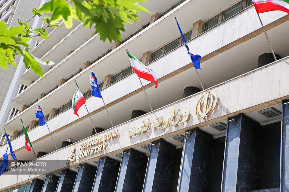 دیدار نوروزی وزیر نفت ۱۶ فروردین برگزار می‌شود، دیدار نوروزی وزیر نفت با کارکنان صنعت نفت (شنبه، ۱۶ فروردین) در ساختمان مرکزی این وزارتخانه برگزار می‌شود.