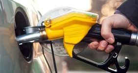 رشد ۲۱ درصدی مصرف بنزین کشور در ۲۵ اسفند، مدیرعامل شرکت ملی پخش فرآورده‌های نفتی ایران اعلام کرد: همزمان با آغاز سفرهای مسافران نوروزی از ابتدای هفته جاری، مصرف روزانه بنزین کشور در روز شنبه، ۲۵ اسفند ۱۴۰۳ به بیش از ۱۳۸ میلیون لیتر رسید.