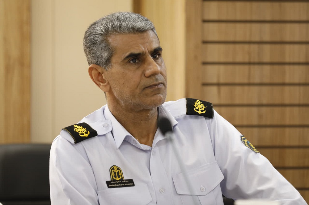 به گزارش خبرانرژی صداقت سالارحسینی با بیان این مطلب اظهار کرد: با توجه به حساسیت‌های حفاظتی و امنیتی در بنادر مسافری مرکز استان هرمزگان، جلسات هماهنگی و برگزاری دوره‌های آموزشی تکمیلی ویژه ماموران گارد این مدیریت، پیش از آغاز طرح نوروز انجام شده است.