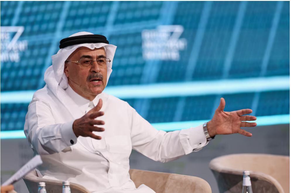 لزوم توقف بزرگنمایی عناصر برنامه‌گذار انرژی در جهان، مدیرعامل آرامکو با اشاره به اینکه منابع تازه انرژی می‌توانند مکمل سوخت‌های فسیلی باشند، تأکید کرد: این منابع حتی پاسخگوی رشد تقاضا هم نیستند، از این رو سیاست‌گذاران و مدیران انرژی باید از بزرگنمایی عناصر گذار انرژی دست بردارند.