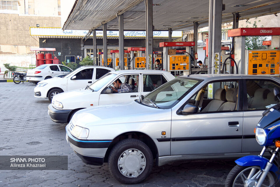 مصرف بنزین از ۱۲۱ میلیون لیتر عبور کرد، مصرف روزانه بنزین کشور همزمان با آغاز سفرهای نوروزی در روز شنبه، دوم فروردین ۱۴۰۴ به بیش از ۱۲۱ میلیون لیتر رسید.
