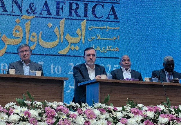 به گزارش خبرانرژی، رئیس هیأت مدیره و مدیرعامل صندوق ضمانت صادرات ایران در سومین اجلاس همکاری‌های ایران و آفریقا اظهار کرد: صندوق ضمانت صادرات ایران، با سابقه‌ای بیش از ۵۰ سال در این رویداد و به‌طور خاص برای اتحادیه آفریقا، یک بسته ویژه تدارک دیده ‌است که به اختصار به آن می‌پردازیم.