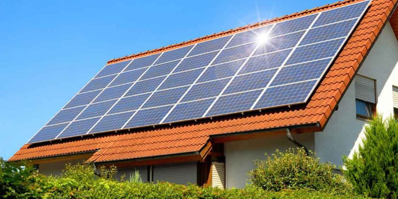 برق خورشیدی خانه های مسکونی خریداری می‌شود، مجری توسعه نیروگاههای خورشیدی توانیر از فراهم شدن امکان نصب سامانه‌های خورشیدی روی پشت بام منازل مسکونی و خرید تضمینی برق تولیدی در مقاطع ماهانه از شهروندان خبر داد.