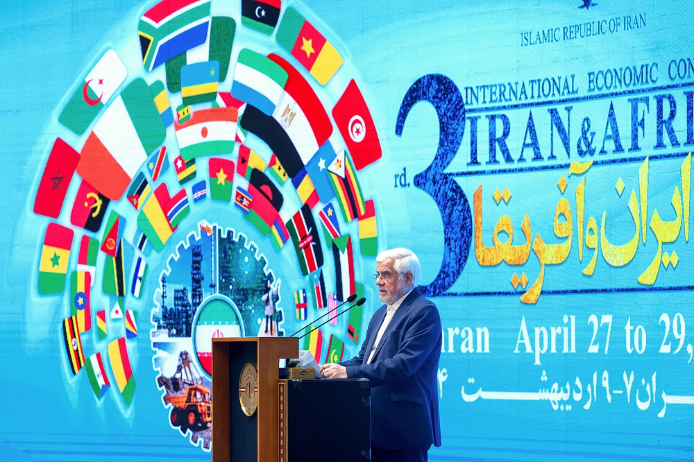 به گزارش خبرانرژی: معاون اول رئیس جمهور و رئیس ستاد آفریقا در سومین اجلاس همکاری‌های ایران و آفریقا با یادآوری حادثه ناگوار بندر شهید رجایی و از دست رفتن جمعی از هموطنان عزیز کشورمان، گفت: از خداوند متعال برای همه مصدومان شفای عاجل و برای خانواده از دست رفتگان، صبر جمیل خواستاریم.