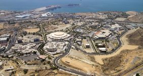 به گزارش خبرانرژی: گفتنی است رضا مسرور در نشست سرمایهگذاران منطقه آزاد چابهار با رئیس جمهور در تاریخ ۲۰ دیماه ۱۴۰۳، ضمن انتقاد از رویه سازمان منطقه آزاد چابهار در دوره های قبل و با بیان اینکه طی هفت سال گذشته که شهر چابهار به محدوده منطقه آزاد اضافه شده است اصناف از معافیت مالیاتی بهرهمند نبودند بر حل این مشکل در دولت چهاردهم تأکید کرده بود.