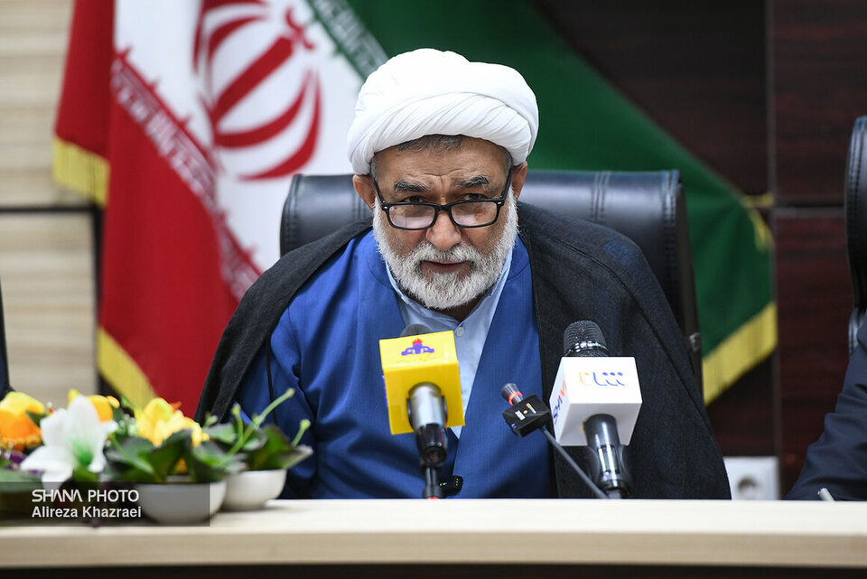 توجه به بخش خصوصی برای سرمایه‌گذاری در نفت، رئیس کمیسیون انرژی مجلس شورای اسلامی گفت: زمینه‌هایی برای سرمایه‌گذاری بخش خصوصی در صنایع بالادستی و پایین‌دستی پتروشیمی‌ها، همچنین نفت و گاز وجود دارد که ما نیز از آن حمایت می‌کنیم.