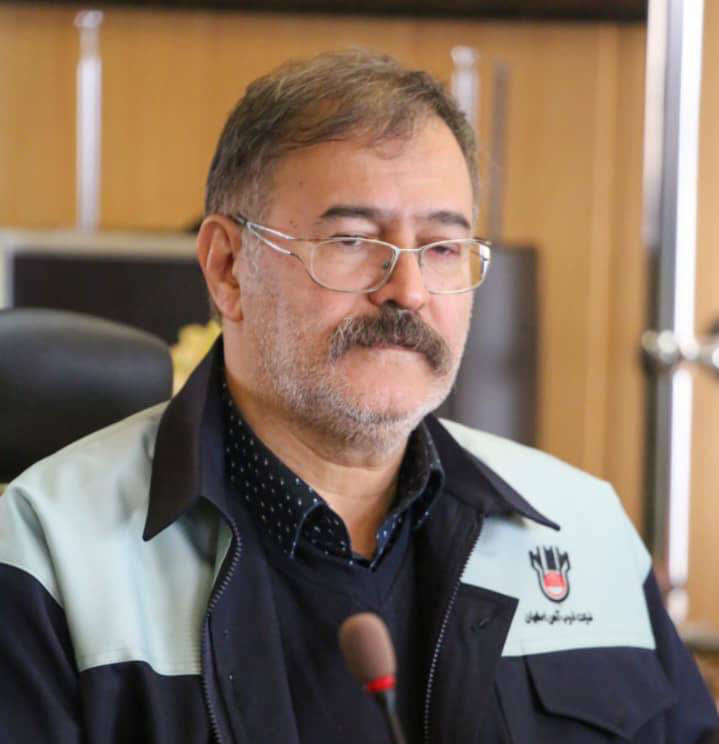 به گزارش خبرانرژی: مدیریت منابع انسانی که همواره یکی از چالش‌برانگیزترین حوزه‌های صنایع  بزرگ بوده، با تدبیر مهندس افضلی رنگی تازه گرفته است. در دوره‌ای که دغدغه عدالت سازمانی و بهبود شرایط معیشت در میان کارکنان پررنگ‌تر شده، اقداماتی در جهت شایسته سالاری و جانشین پروری از جمله برگزاری آزمون برای پذیرش مدرک  تحصیلی، بهره‌گیری از توان و تخصص کارکنان بدون توجه به نوع قرارداد، کاهش تصمیمات سلیقه‌ای و توجه به خواست منطقی نیروی انسانی، نشانه‌هایی از مدیریتی انسانی‌محور و اخلاق‌مدار است.