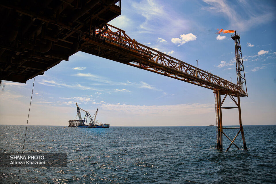 حل مشکل ناترازی انرژی با سرمایه‌گذاری در صنعت نفت، عضو کمیسیون صنایع و معادن مجلس شورای اسلامی، جذب سرمایه‌گذاری در بخش بالادستی نفت و گاز را راهکاری مؤثر برای حل بحران ناترازی انرژی کشور دانست.