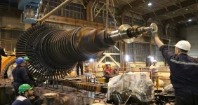 خودکفایی در تعمیر نیروگاهی ۶۰ ساله در تهران، با گذشت نزدیک به شش دهه از راهاندازی نیروگاه بعثت تهران، این واحد حیاتی برقرسانی در پایتخت، همچنان با تکیه بر توان متخصصان داخلی به فعالیت خود ادامه میدهد. در تازهترین اقدام، عملیات تعمیرات اساسی و نوسازی برج خنککن واحد سوم این نیروگاه، بدون استفاده از قطعات خارجی و کاملاً با تجهیزات ساخت داخل در حال انجام است.