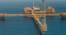 دورخیز قطر برای افزایش ۶۰ درصدی برداشت گاز از پارس جنوبی، دولت قطر از چند سال پیش با بستن قرارداد با شرکت توتال  فرانسه و چند شرکت دیگر در حال بستر سازی برای افزایش قابل توجه برداشت از میدان گازی پارس جنوبی است.