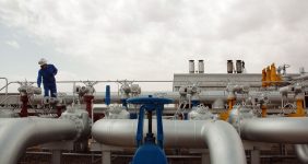 ظرفیت انتقال نفت و فرآورده از خطوط روزانه به ۳۹۰ میلیون لیتر می‌رسد، مدیر عامل شرکت خطوط لوله و مخابرات نفت گفت: در صورت اجرایی شدن برنامه‌های توسعه‌ای ۳۹۰ میلیون لیتر در روز انتقال نفت و فرآورده خواهیم داشت.