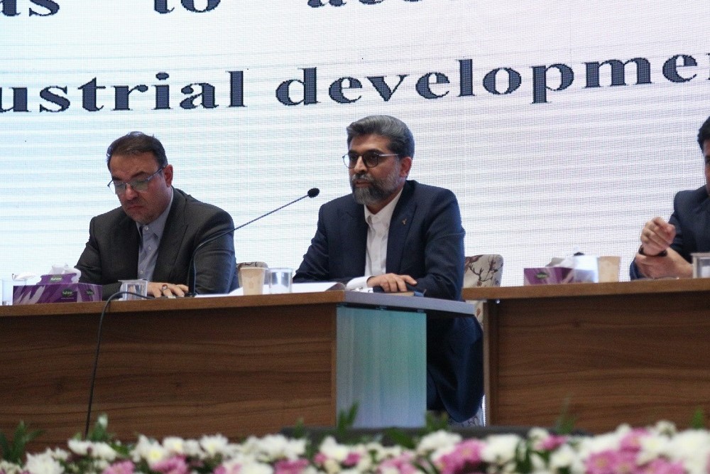 به گزارش خبرانرژی، معاون وزیر و رئیس هیأت عامل ایدرو در سومین اجلاس همکاری‌های ایران و آفریقا در خصوص زیرساخت‌ها و فرصت‌های همکاری ایران و آفریقا اظهار کرد: در طول ۵۸ سال تجربه فعالیت سازمان گسترش و نوسازی صنایع ایران (ایدرو) به عنوان یکی از سازمان‌های قدیمی توسعه‌ای بخش صنعت کشور، امروز ظرفیت‌های فراوانی برای همکاری وجود دارد.