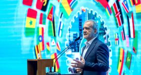 به گزارش خبرانرژی، سومین اجلاس همکاری‌های اقتصادی ایران و آفریقا امروز با حضور رئیس جمهور، معاون اول رئیس جمهور، وزیر و مسئولان وزارت صمت و جمعی از مقامات قاره آفریقا در سالن اجلاس سران در تهران آغاز به کار کرد.