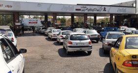 به گزارش خبرانرژی به نقل از شانا، براساس آمار ارائه شده از سوی شرکت ملی پخش فرآورده‌های نفتی ایران، دوشنبه (یازدهم فروردین) درمجموع ۱۴۰ میلیون و ۲۰۰ هزار لیتر بنزین در کشور توزیع شده که این مقدار در مقایسه با رقم ۱۳۰ میلیون و ۴۰۰ هزار لیتر مدت مشابه پارسال (یازدهم فروردین ۱۴۰۳) ۹.۸ میلیون لیتر، معادل ۷.۵ درصد افزایش داشته است.