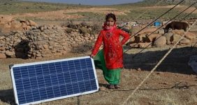 تولید انرژی خورشیدی در جامعه عشایر خوب پیش نمی‌رود، سرپرست سازمان امور عشایر کشور درباره واگذاری سالانه ۲۰ هزار پنل خورشیدی به جامعه عشایری، گفت: در حال حاضر این واگذاری زیر ۲۰ درصد است.