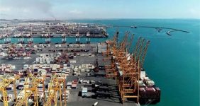 چرا بندر شهید رجایی اهمیت دارد؟، بندر شهید رجایی یکی از مهمترین بنادر ایران محسوب می‌شود که عنوان دروازه طلایی تجارت ایران با جهان را به دوش می‌کشد و با ۸۰ بندر معروف بین‌المللی ارتباط دریایی و مبادله کالا دارد، حادثه امروز در این گمرک موجب شد که ویژگی‌های این گمرک استراتژیک مورد بررسی قرار گیرد.