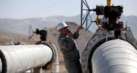 اعتبار طرح‌های سرمایه‌ای انتقال نفت به حدود ۱۹ همت رسید، مدیر برنامه‌ریزی شرکت خطوط لوله و مخابرات نفت از افزایش اعتبار طرح‌های سرمایه‌ای به حدود ۱۹ همت خبر داد و گفت: با توجه به افزایش قابل‌توجه مقدار حمل مواد نفتی، شاخص‌های کلان عملکرد انرژی در شبکه خطوط لوله انتقال مواد نفتی شرکت در ۱۴۰۳ نسبت به ۱۴۰۲ بهبود یافته که نشان‌دهنده تلاش صنعت انتقال نفت به موضوع مدیریت و بهینه‌سازی عملکرد انرژی است.