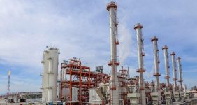 افزایش تولید ۱۵ میلیون متر مکعبی گاز با ورود پالایشگاه سیزدهم، یک مقام مسئول گفت:پالایشگاه سیزدهم به زودی در مدار تولید قرار میگیرد و اقداماتی که در حوزه بالا دست در دست اجرا است نزدیک به ۱۵ میلیون متر مکعب به تولید پالایشگاه پارس جنوبی افزوده می شود.