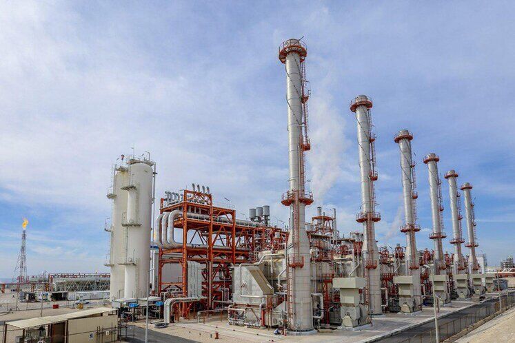 افزایش تولید ۱۵ میلیون متر مکعبی گاز با ورود پالایشگاه سیزدهم، یک مقام مسئول گفت:پالایشگاه سیزدهم به زودی در مدار تولید قرار میگیرد و اقداماتی که در حوزه بالا دست در دست اجرا است نزدیک به ۱۵ میلیون متر مکعب به تولید پالایشگاه پارس جنوبی افزوده می شود.