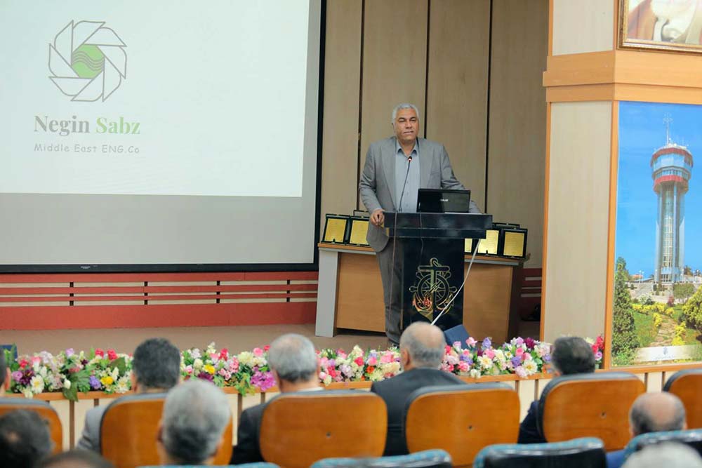 به گزارش خبرانرژی، مدیرکل امور دریایی سازمان بنادر و دریانوردی با بیان این مطلب در نخستین همایش سالانه راهنمایان کشتی نگین سبز گفت: در حوزه عملیات راهنمایی، بالغ‌بر ۱۶۳ نفر در خانواده بزرگ سازمان بنادر مشغول به فعالیت هستند که نشان‌دهنده اهمیت بنیادین این حوزه در تجارت دریایی کشور است.