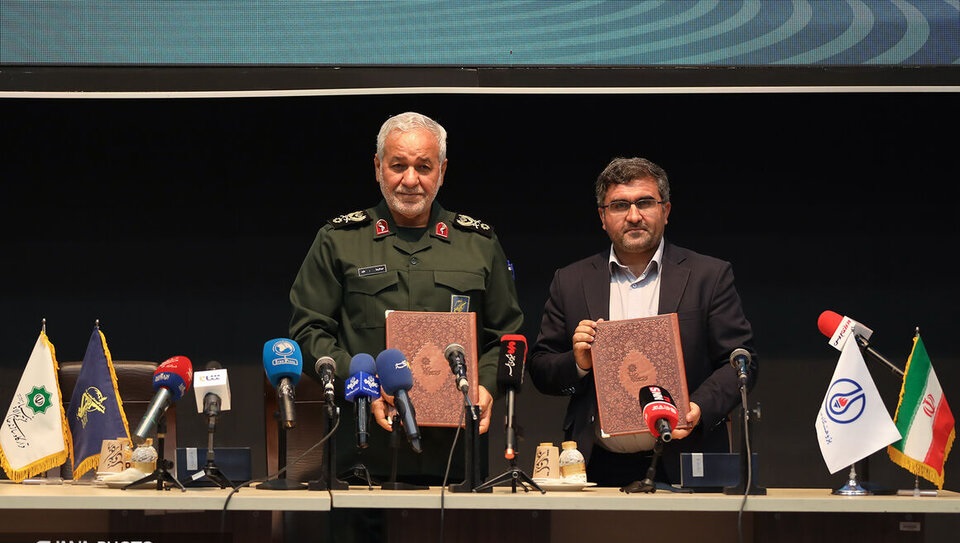 امضای تفاهم‌نامه همکاری بین پژوهشگاه صنعت نفت و قرارگاه خاتم‌الانبیا، پژوهشگاه صنعت نفت و قرارگاه خاتم‌الانبیا (ص) در حاشیه سومین روز بیست‌ونهمین نمایشگاه بین‌المللی نفت، با هدف همکاری در توسعه فناوری‌های بالادست نفت و گاز تفاهم‌نامه همکاری امضا کردند.