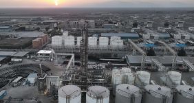 حضور معاون وزیر نفت در پالایشگاهی با اتهامات گسترده قاچاق و اخراج دسته‌جمعی نیرو