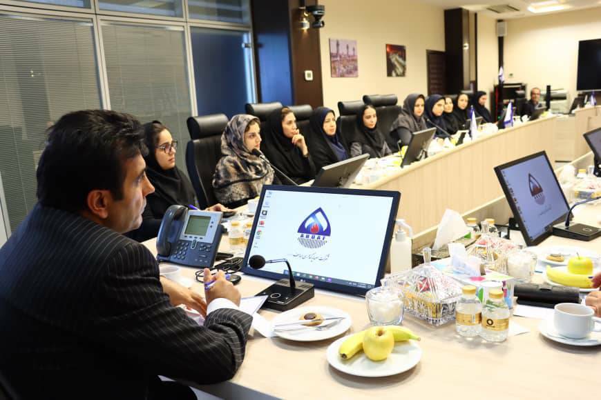 شناسایی توانمندی‌های زنان شاغل در گروه اهداف اولویت مدیریت جدید است، نشست هم‌اندیشی دکتر حبیب خراسانی، مشاور مدیرعامل و معاون منابع انسانی و پشتیبانی گروه با بانوان شاغل در مجموعه اهداف بر گزار شد.