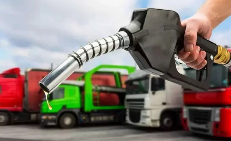 توزیع بهینه سوخت با اجرای آیین‌نامه سه‌نرخی شدن گازوئیل، مسئول سامانه ارتباط با مشتریان سامانه هوشمند سوخت، آئین‌نامه سه‌نرخی شدن گازوئیل را کامل‌ترین طرح سال‌های اخیر برای توزیع بهینه و عادلانه سوخت در کشور دانست و بر لزوم آماده‌سازی سریع زیرساخت‌ها برای اجرای این طرح از ابتدای تیرماه تأکید کرد.