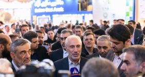 صنعت نفت موتور محرک اقتصاد کشور است، رئیس سازمان برنامه و بودجه، صنایع نفت، گاز، پالایش و پتروشیمی را موتور محرک اقتصاد کشور دانست و گفت: مهمترین موضوع ما در سال سرمایهگذاری برای تولید، توجه ویژه به حوزه انرژی است.