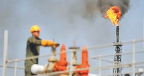 عدم خاموشی فلرها ضرر ۹ میلیارد دلاری دارد، عضو کمیسیون اصل نود مجلس با اشاره به عدم خاموشی فلر ها در مناطق نفت خیز جنوب گفت: فلر سوزی در این منطقه ضرر ۹ میلیارد دلاری بر ای کشور دارد.