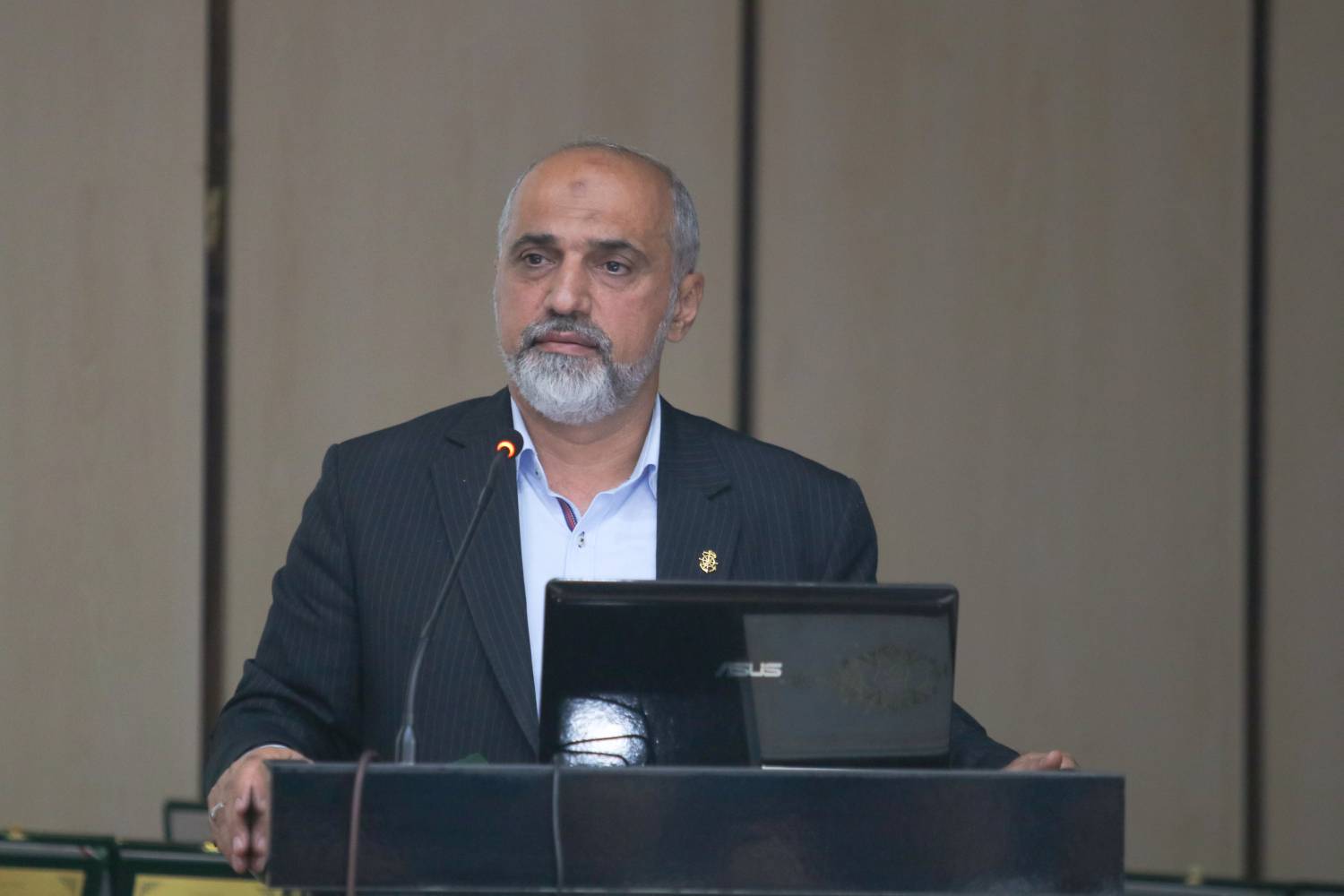 به گزارش خبرانرژی، عضو هیأت عامل و معاون امور دریایی سازمان بنادر و دریانوردی با بیان این مطلب در نخستین همایش سالانه راهنمایان کشتی نگین سبز اظهار داشت: شما دریاییان و دریادلان بزرگ که به‌عنوان راهنما فعالیت می‌کنید و همچنین تیم‌هایی که در قالب کشتی‌بانان در دفاتر خدمات دریایی حضور دارند، از نظافتچی گرفته تا دیگر امور، همه ما در نهایت اعضای یک خانواده هستیم.