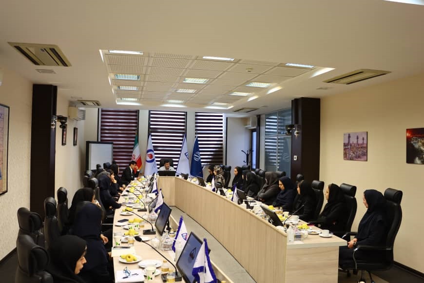 به گزارش خبرانرژی: مهدی عبوری، مدیرعامل گروه سرمایه گذاری اهداف در نشست هم‌اندیشی با بانوان شاغل در مجموعه اهداف با تاکید بر ضرورت استفاده از ظرفیت و توانمندی زنان اظهار داشت:  در دوره جدید مدیریت اهداف، یکی از موضوعاتی که در اصل و اولویت قرار دادیم، معرفی جایگاه گروه سرمایه‌گذاری اهداف است و باید جایگاه این گروه مشخص شود، ما در اهداف گروه مستقلی هستیم و قانون حاکم بر مجموعه هم براساس قانون تجارت و حاکمیت شرکتی است.