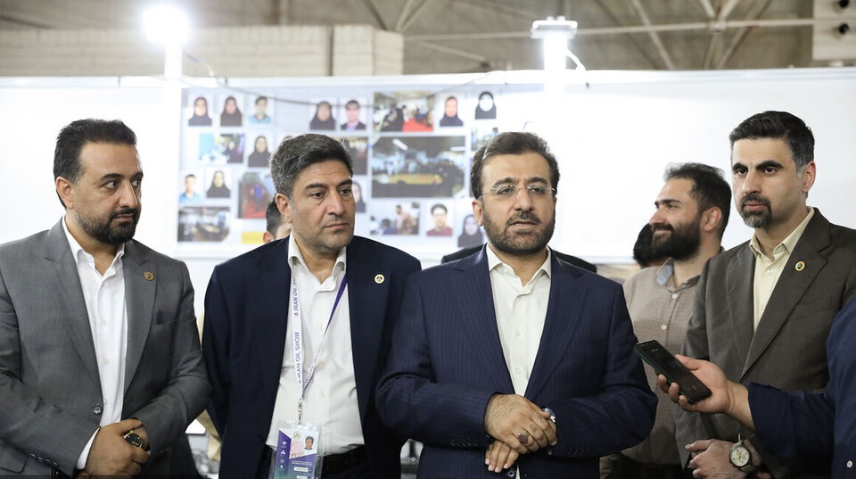 پروژه حفاری در آب‌های عمیق خزر از سر گرفته می‌شود، مدیرعامل شرکت نفت خزر با اعلام آغاز دوباره فعالیت‌های اکتشافی در آب‌های کم‌عمق خزر پس از ۲۸ سال بیان کرد: بازگشت به حفاری در آب‌های عمیق خزر نیز در دستور کار قرار دارد و سکوی نیمه‌شناوری که از سال ۱۳۹۳ به‌طور کامل متوقف شده بود، پس از انجام تعمیرات لازم، به مدار عملیات بازخواهد گشت.