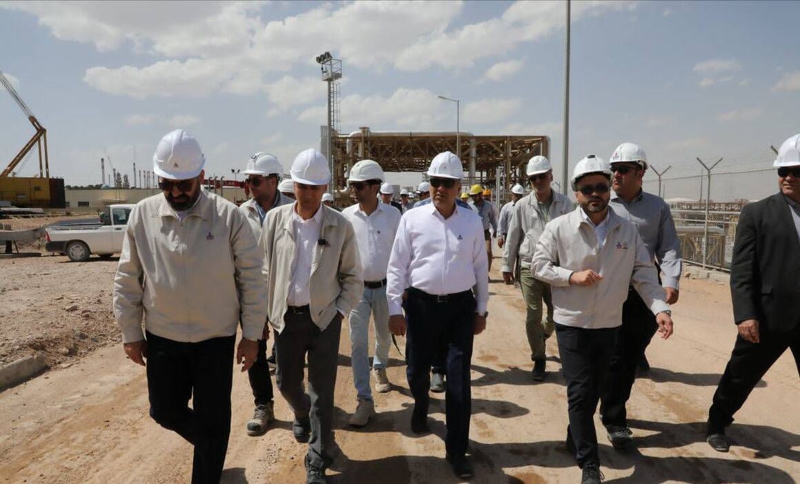 پیشرفت بدون وقفه RHU در پالایشگاه اصفهان، مدیرعامل شرکت پالایش نفت اصفهان با بیان اینکه پروژه ارتقای نفت‌کوره (RHU) این شرکت با سرعت و بدون هیچ‌گونه توقف یا مشکلی در حال اجراست، گفت: تنها مانع موجود در مسیر اجرای این طرح، تأخیر در تأمین برخی اقلام مورد نیاز پروژه است که ناشی از خلف وعده برخی تأمین‌کنندگان می‌باشد.