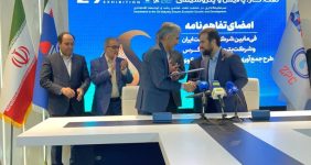به گزارش  خبرانرژی به نقل از صدای پتروشیمی، این تفاهم‌نامه که روز یکشنبه مورخ ۲۱ اردیبهشت ماه در غرفه شرکت ملی نفت ایران و با حضور دکتر عباس‌زاده معاون وزیر نفت، دکتر بورد مدیرعامل شرکت ملی نفت ایران، دکتر دیداری مدیرعامل و نائب رئیس هیئت مدیره شرکت پتروشیمی زاگرس و جمع کثیری از خبرنگاران به امضا رسید.