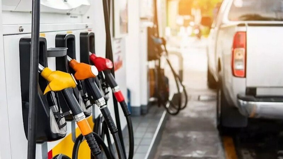 ۶۰ لیتر سهمیه بنزین یکم خرداد شارژ می‌شود، ۶۰ لیتر سهمیه بنزین خرداد ۱۴۰۴ خودروهای شخصی بدون هیچ‌گونه تغییری، بامداد پنج‌شنبه (یکم خرداد) در کارت‌های هوشمند سوخت شخصی شارژ می‌شود.