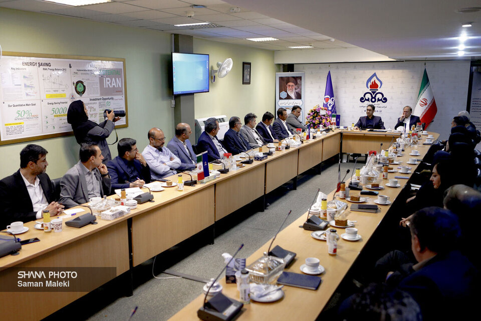 تأکید بر نقش بهینه‌سازی مصرف در عبور از ناترازی انرژی، مدیران ارشد وزارت نفت بر نقش حیاتی شرکت بهینه‌سازی مصرف سوخت در کاهش ناترازی انرژی و تحقق حکمرانی هوشمندانه تأکید کردند و بهره‌گیری از مدیران جوان، متخصص و راهبردی را ضرورتی اجتناب‌ناپذیر برای عبور از چالش‌های پیش‌روی صنعت انرژی دانستند.