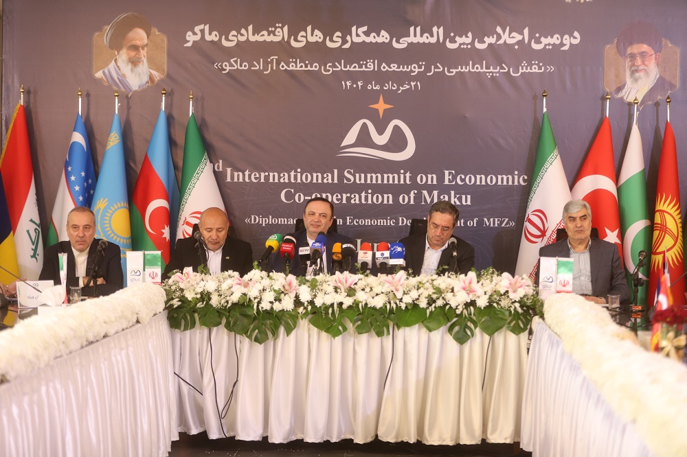 به گزارش خبرانزژی، دبیر شورای‌عالی مناطق آزاد و ویژه اقتصادی در دومین اجلاس بین‌المللی همکاری‌های اقتصادی ماکو ۲۰۲۵ که با حضور مقامات ارشد کشورهای عضو سازمان همکاری اقتصادی (اکو) و اتحادیه اقتصادی اوراسیا در منطقه آزاد ماکو برگزار شد، با اشاره به تحولات جهانی در نظم اقتصادی، بر لزوم بازنگری در رویکردهای اقتصادی کشورهای منطقه و تمرکز بر همکاری‌های منطقه‌ای به‌جای جهانی‌سازی تاکید کرد.