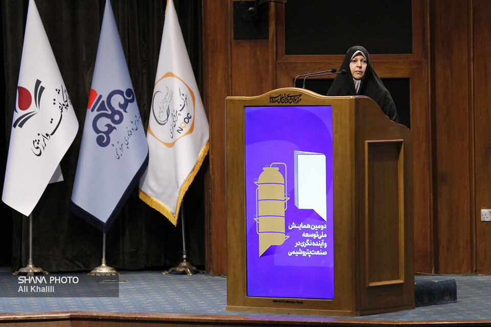 خصوصی‌سازی در صنعت پتروشیمی به خط پایان رسید، رئیس سازمان خصوصی‌سازی با اعلام واگذاری حدود ۶۵ شرکت پتروشیمی به بخش خصوصی و نهادهای عمومی غیردولتی، تأکید کرد: دولت دیگر سهم معناداری در این صنعت ندارد و ایجاد نهاد تنظیم‌گر برای ساماندهی بازار و حمایت از رقابت‌پذیری ضروری است.