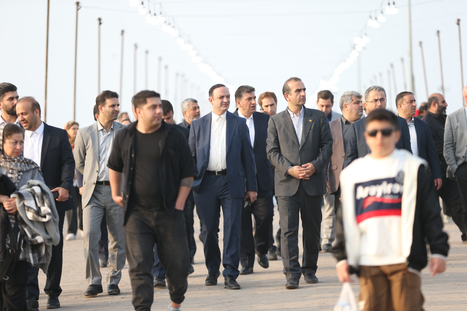 حسن ختام بازدیدهای روز اول دبیر شورایعالی مناطق آزاد: حضور در فاز تجارت، جشنواره "نقش و نغمه"منطقه آزاد انزلی و هم نشینی با كودكان خانه سبزاندیشان وطن