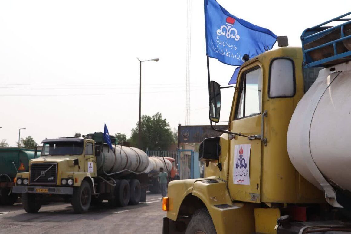 به گزارش خبرانرژی به نقل از شرکت نفت و گاز اروندان، حمید دریس درخصوص آبرسانی به مناطقی در آبادان، خرمشهر و هویزه که دچار تنش آبی هستند، اظهار کرد: از ابتدای خرداد و آغاز مشکلات آبی در این شهرستان‌ها، چند تانکر آبرسان از شرکت نفت و گاز اروندان برای آبرسانی به این مناطق تدارک دیده شد.