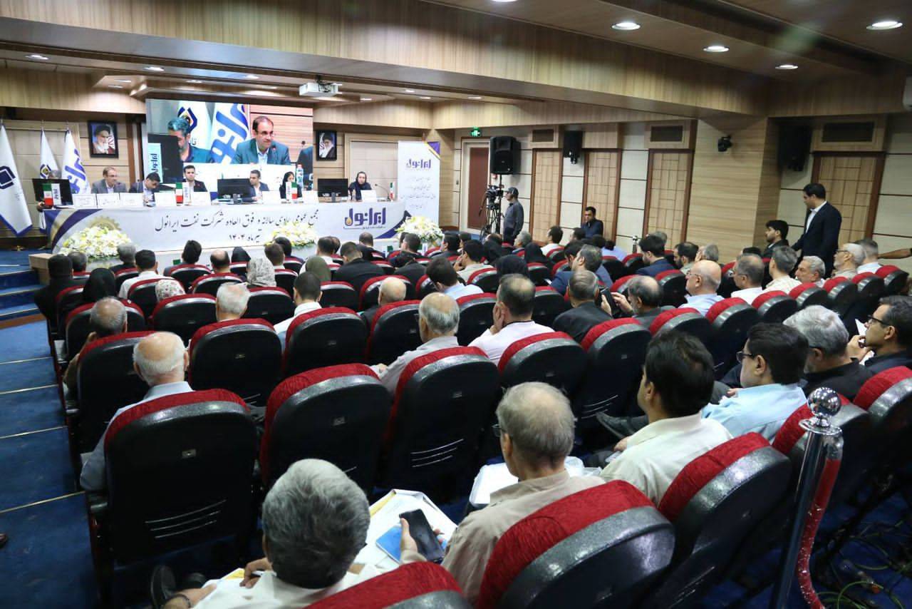 به گزارش خبرانرژی به نقل از پایگاه اطلاع‌رسانی شرکت نفت ایرانول، مهندس عیسی اسحاقی، مدیرعامل این شرکت، ضمن خیرمقدم به سهامداران گفت: سال ۱۴۰۳، بی‌نظیرترین سال در تاریخ ایرانول بود و رکوردهای جدیدی در تمامی شاخص‌های عملکردی شرکت به ثبت رسیدو فروش ایرانول با رشد 48 درصدی فروش به حدود 220 هزار میلیارد ریال، مقدار فروش با رشد 13 درصدی به بالای۶۵۱ میلیون لیتر و مقدار تولید با رشد 13 درصدی به ۶۵۷ میلیون لیتر ، صادرات با رشد ۳۴ درصدی به ۲۶۲ میلیون لیتر و سود با ۶۵ درصد رشد به بیش از  ۲۹ هزار میلیارد ریال رسید.