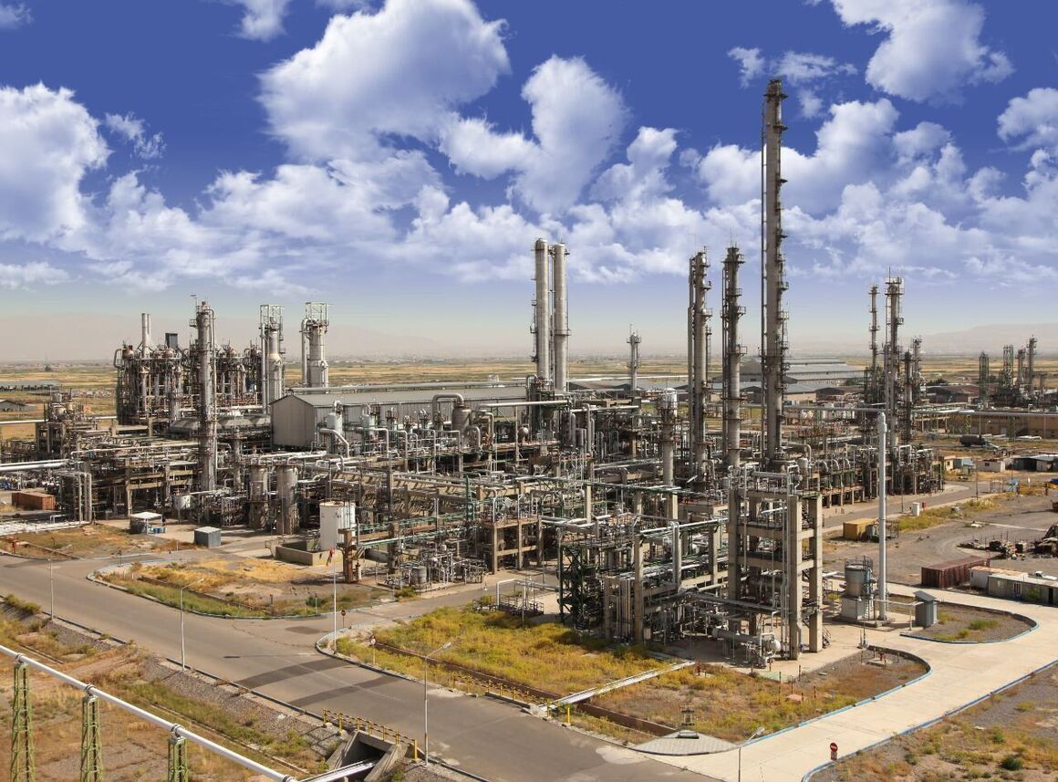 به گزارش خبرانرژی به نقل از شرکت ملی صنایع پتروشیمی، دود ناشی از فلرینگ روز (پنج‌شنبه، ۲۶ تیر) در مجتمع پتروشیمی تبریز به دلیل ایراد فنی در یکی از تجهیزات ابزار دقیق واحد الفین بوده است.