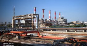 به گزارش خبرانرژی به نقل از پالایشگاه آبادان، حادثه آتش‌سوزی در واحد ۷۰ این پالایشگاه با تلاش بی‌وقفه تیم‌های عملیاتی و امدادی به‌طور کامل مهار شد و تولید پالایشگاه با بهره‌گیری از ظرفیت خالی دیگر واحدها، پایدار و بدون اختلال در جریان است.