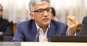 به گزارش خبرانرژی به نقل از مدیریت اکتشاف شرکت ملی نفت ایران، سید محی‌الدین جعفری در نشست کمیته راهبردی قرارداد پژوهشی توسعه فناوری‌های نوین ژئوشیمیایی اکتشافی با تأکید بر ژئوشیمی سطحی و زیرسطحی در ناحیه دشت آبادان که با حضور رئیس دانشگاه شهید چمران، مدیر پژوهش و فناوری شرکت ملی نفت ایران و مدیران این پروژه برگزار شد درباره زمینه همکاری مشترک با دانشگاه شهید چمران اظهار کرد: تجربه ۷۰ ساله دانشگاه شهید چمران و اراده و عزم جدید مدیریت این مجموعه علمی با رویکرد جدید این فرصت را فراهم می‌سازد که فعالیت‌های خود را در بخش‌های مختلف صنعت گسترش دهیم.