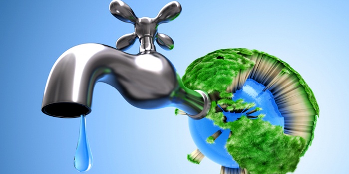 یک کارشناس حوزه آب با بیان اینکه صرفا آب‌شیرین‌کن و مدیریت عرضه مشکل آب ایران حل نمی‌شود، گفت: با لغو تحریم و امکان انتقال تکنولوژی نوین امکان می‌توانیم مدیریت بهتر آب در بخش کشاورزی را داشته و رفع اشکالات موجود در شبکه‌های توزیع آب شرب فراهم می‌شود.