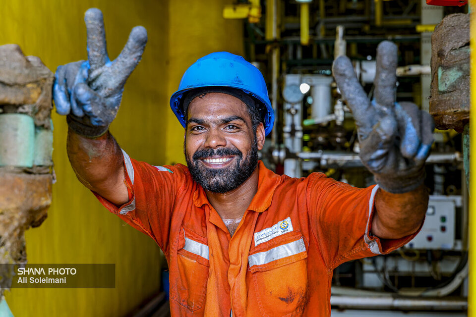به گزارش خبرانرژی به نقل از شرکت نفت و گاز پارس، کامران یوسفی، رئیس عملیات تولید سکوی SPD16 پارس جنوبی با اشاره به اجرای تعمیرات اساسی سکوهای گازی فازهای ۱۵ و ۱۶ میدان مشترک پارس جنوبی در مدت زمان ۹ روز به‌صورت همزمان، گفت: با توجه به برنامه‌ریزی‌های صورت گرفته، انجام فعالیت‌های تعمیراتی در این سکوها نظیر تعویض شیرهای اضطراری (PSV PILOT) و شست‌وشوی مخازن ذخیره‌سازی با رعایت دقیق الزام‌های ایمنی پایان یافت.